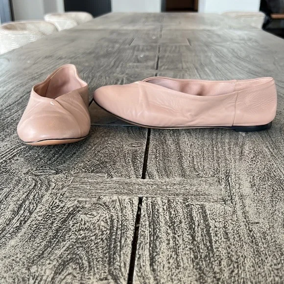 MaxMara made in Italy soft flexible leather light weight slip on ballet flats